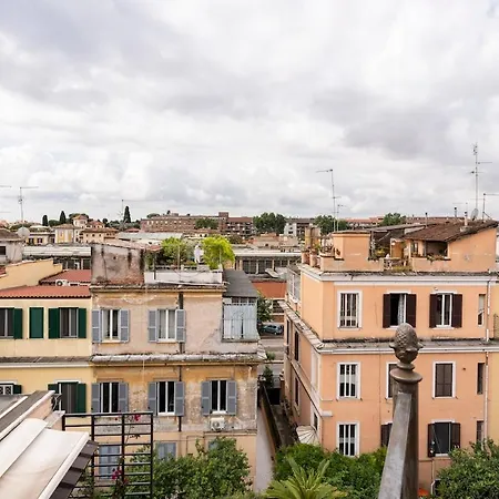 Penthouse La Casa Di Vale Рим